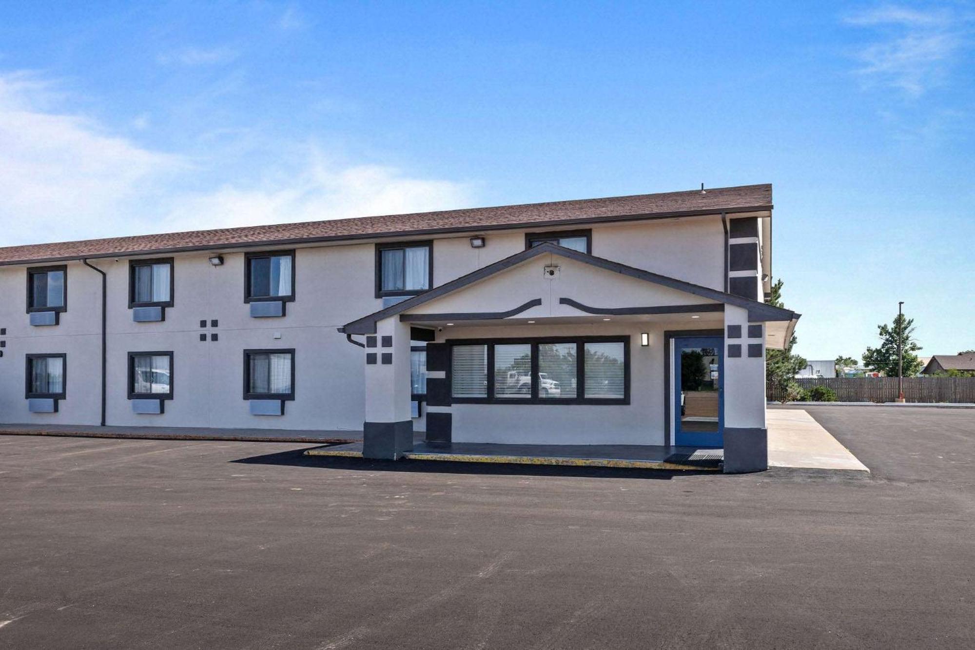 Motel 6 Brighton Co Denver Northeast Exterior photo